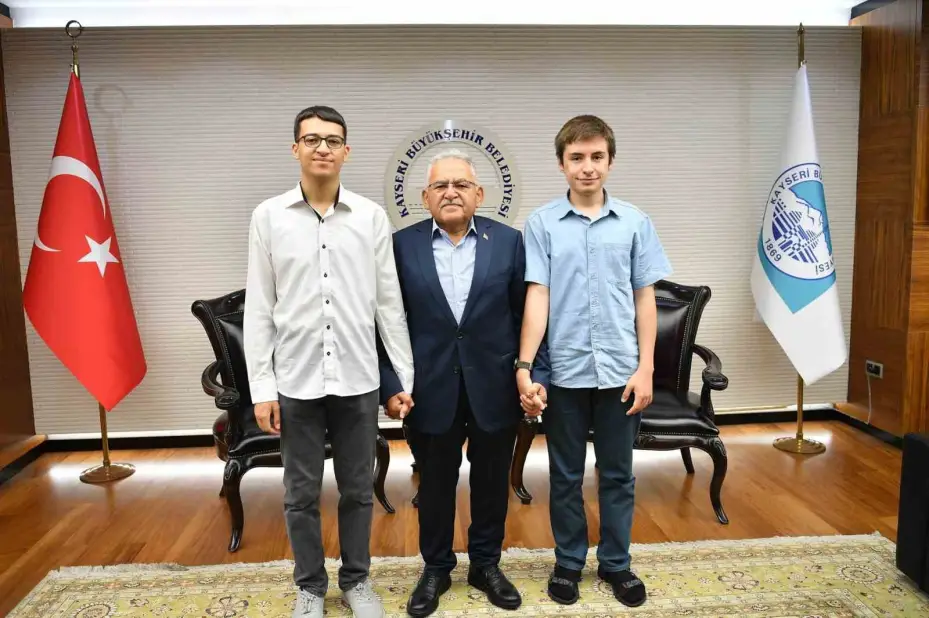 YKS’de Türkiye derecesi yapan öğrencilere tam destek
