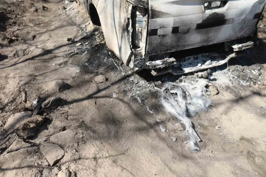 Yangında 10 görevlinin şehit olduğu alandaki araçlar çekiliyor
