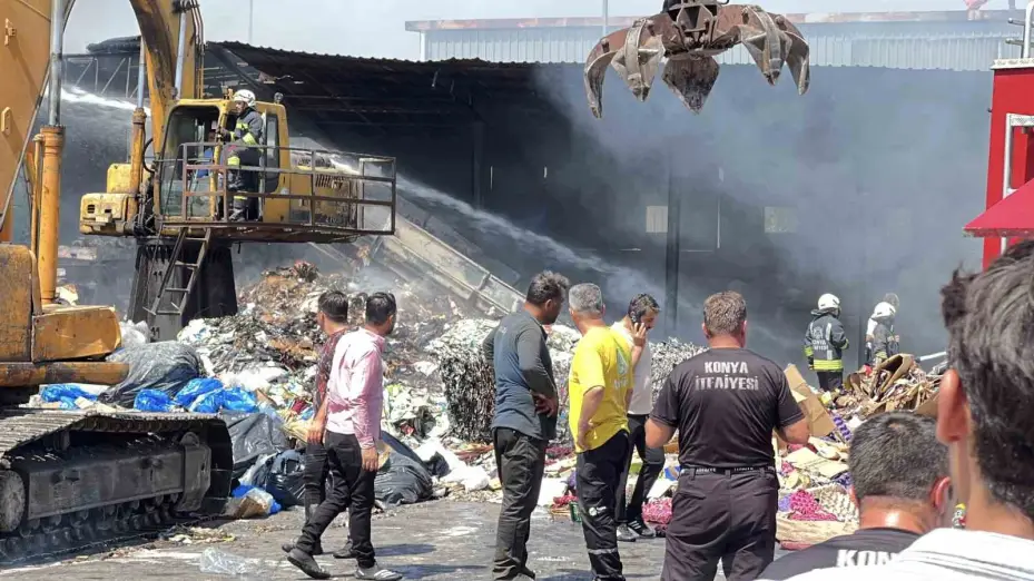 Konya’da fabrikada teneke sürtünmesi yangına neden oldu