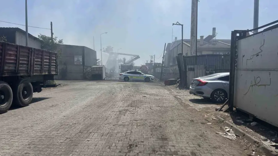 Konya’da fabrikada teneke sürtünmesi yangına neden oldu