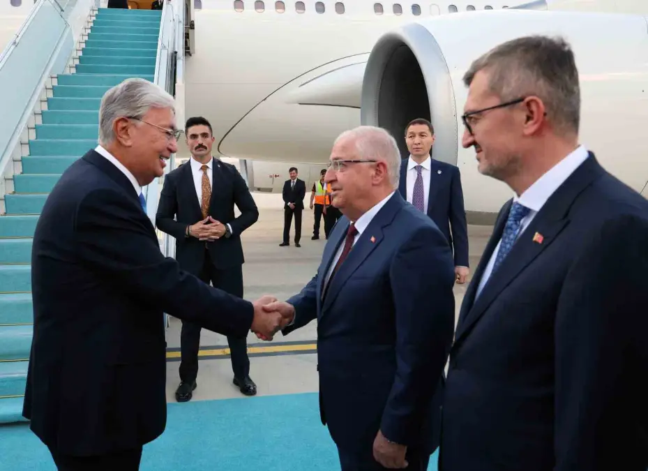 Cumhurbaşkanı Erdoğan, Kazakistan Cumhurbaşkanı Tokayev’i törenle karşıladı