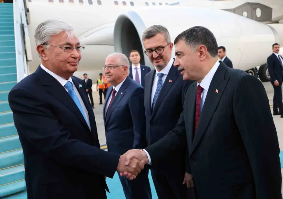 Cumhurbaşkanı Erdoğan, Kazakistan Cumhurbaşkanı Tokayev’i törenle karşıladı
