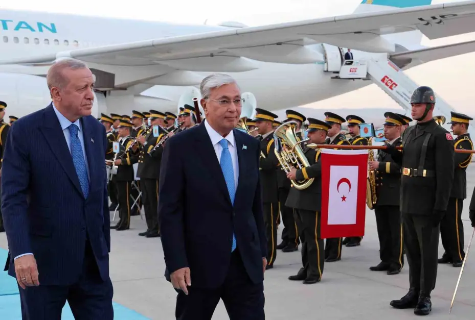 Cumhurbaşkanı Erdoğan, Kazakistan Cumhurbaşkanı Tokayev’i törenle karşıladı