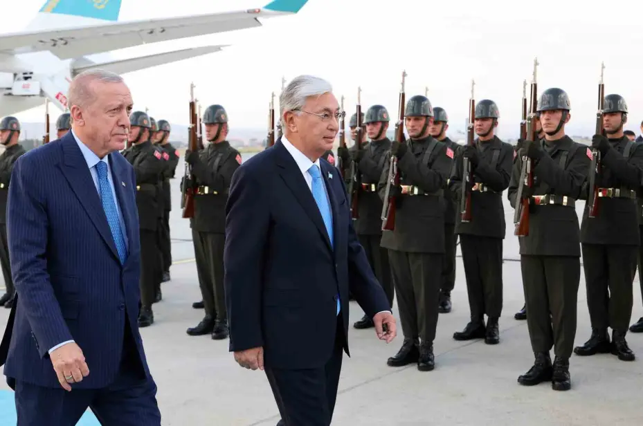 Cumhurbaşkanı Erdoğan, Kazakistan Cumhurbaşkanı Tokayev’i törenle karşıladı