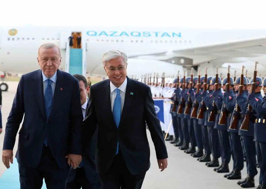 Cumhurbaşkanı Erdoğan, Kazakistan Cumhurbaşkanı Tokayev’i törenle karşıladı