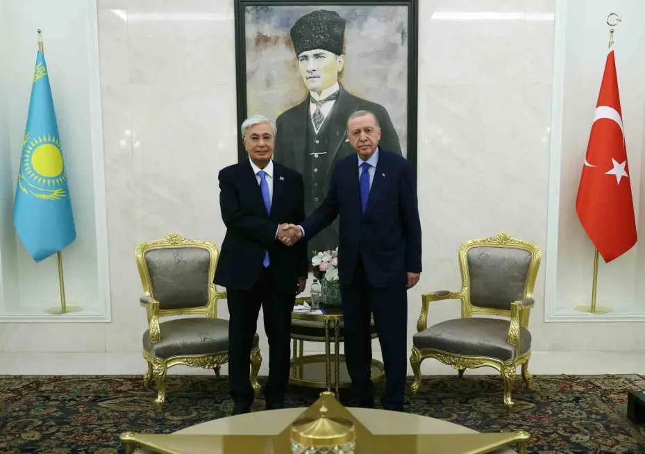 Cumhurbaşkanı Erdoğan, Kazakistan Cumhurbaşkanı Tokayev’i törenle karşıladı