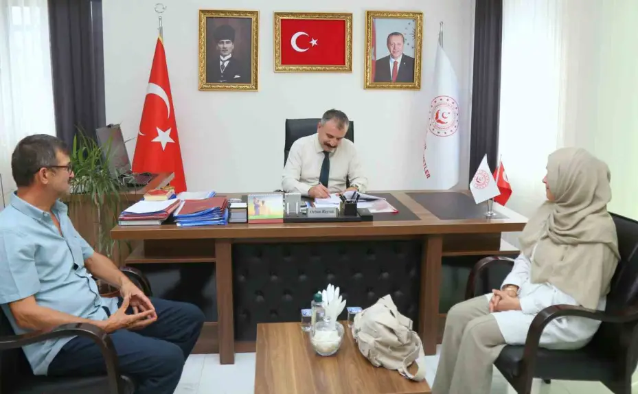 Bir haftalık bebek kurumlara girmeden koruyucu ailesiyle buluştu