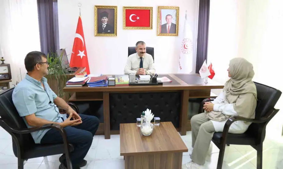 Bir haftalık bebek kurumlara girmeden koruyucu ailesiyle buluştu