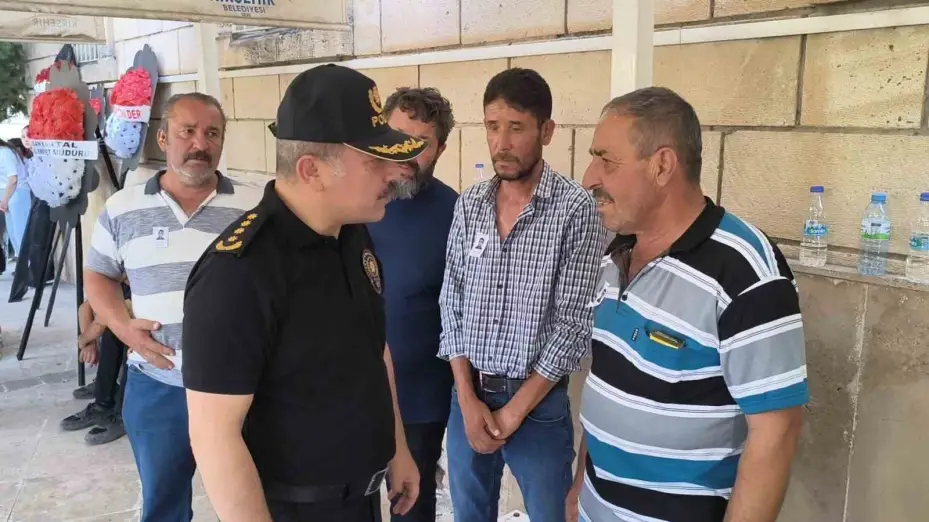 Bir aylık yaşam mücadelesini kaybeden polis memuru son yolculuğuna uğurlandı