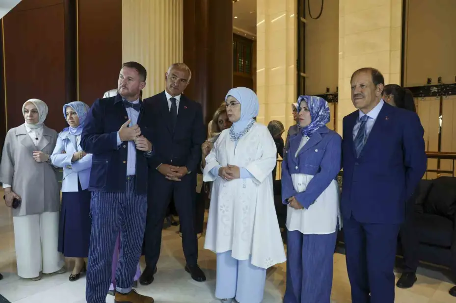 Emine Erdoğan, "Bahçedeki Sırlar" sergisinin açılışını yaptı