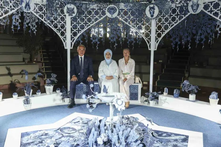 Emine Erdoğan, "Bahçedeki Sırlar" sergisinin açılışını yaptı