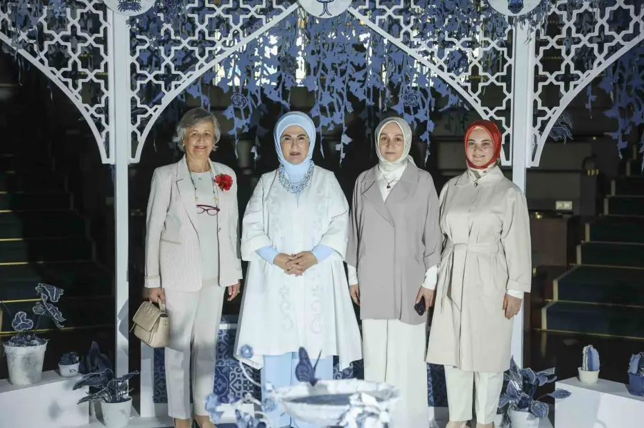 Emine Erdoğan, "Bahçedeki Sırlar" sergisinin açılışını yaptı