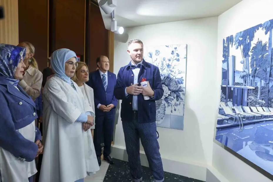 Emine Erdoğan, "Bahçedeki Sırlar" sergisinin açılışını yaptı