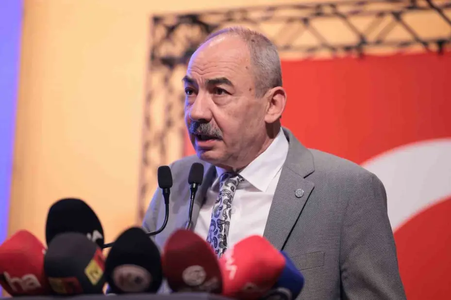 Elitaş: "Bazı partilerin Meclis’te etnik kimlikten dolayı hamaset duyguları ile hepimizin duygularını kabartan söylemlerine artık ‘dur’ deme zamanı geldi"