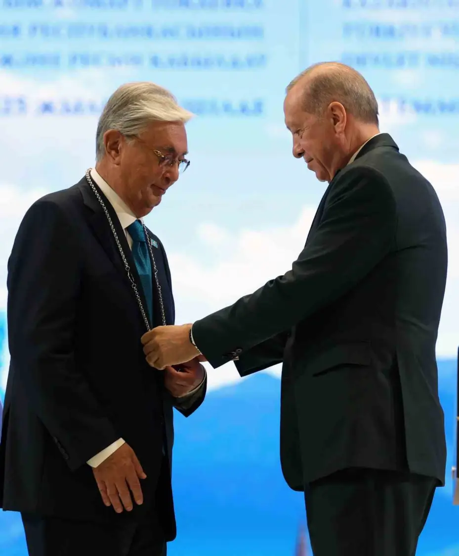 Cumhurbaşkanı Erdoğan tarafından Kazakistan Cumhurbaşkanı Tokayev’e Devlet Nişanı tevcih edildi