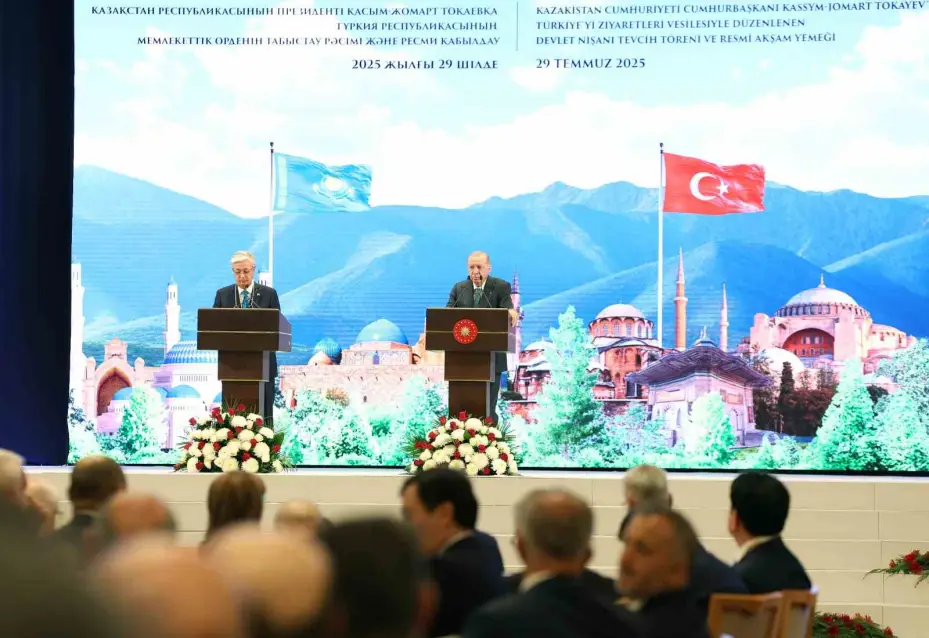 Cumhurbaşkanı Erdoğan tarafından Kazakistan Cumhurbaşkanı Tokayev’e Devlet Nişanı tevcih edildi