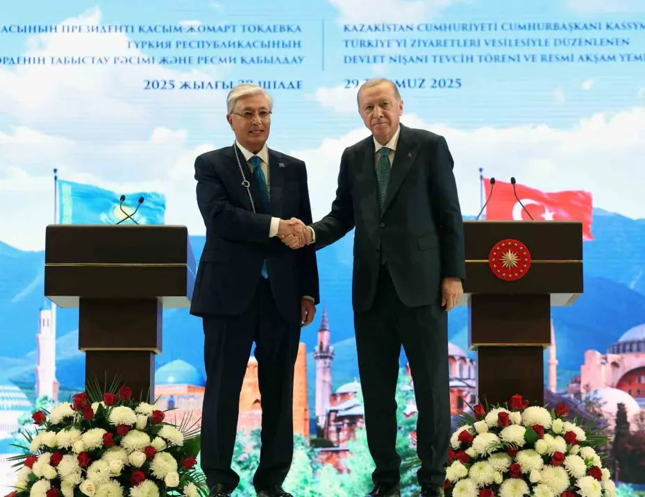Cumhurbaşkanı Erdoğan tarafından Kazakistan Cumhurbaşkanı Tokayev’e Devlet Nişanı tevcih edildi
