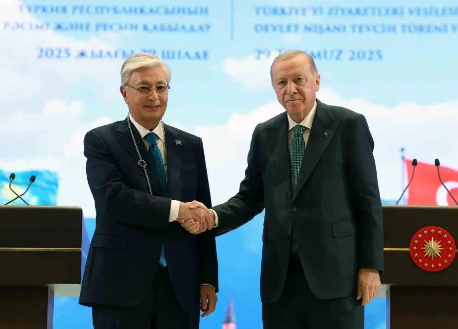Cumhurbaşkanı Erdoğan tarafından Kazakistan Cumhurbaşkanı Tokayev’e Devlet Nişanı tevcih edildi