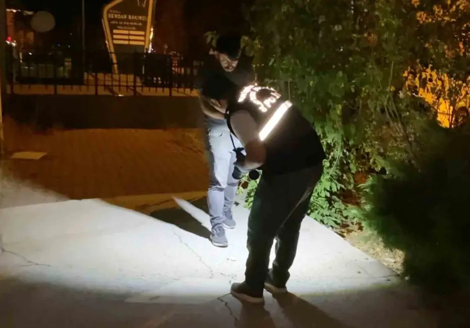 Bacağından vuruldu, sedyeyi reddedip yürüyerek acile girdi