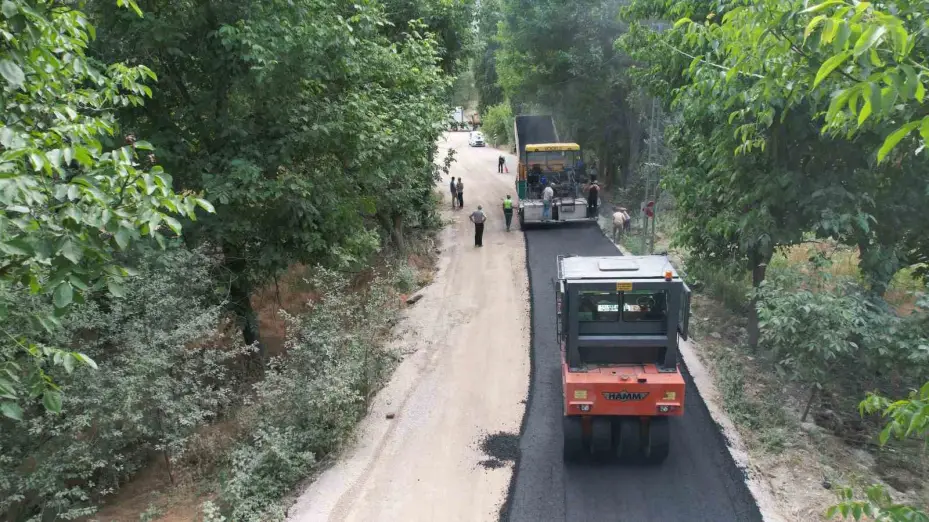 Çağlayan Mahallesi’nde doğalgazın ardından sıcak asfalt konforu
