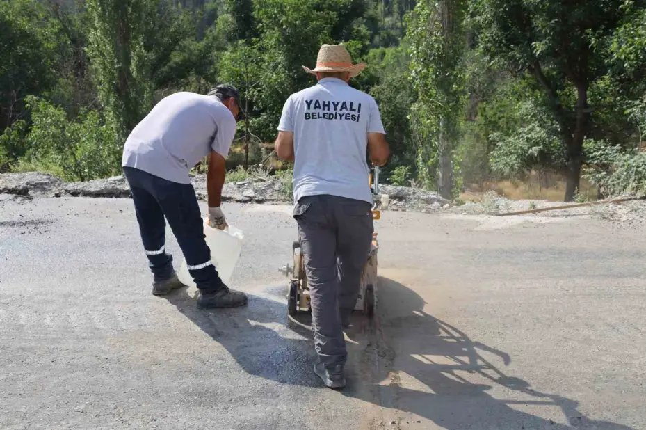 Çağlayan Mahallesi’nde doğalgazın ardından sıcak asfalt konforu