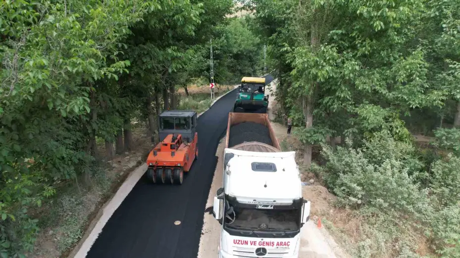 Çağlayan Mahallesi’nde doğalgazın ardından sıcak asfalt konforu