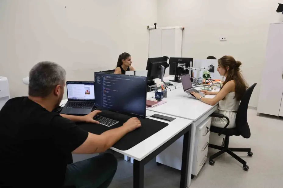 Kapadokya Üniversitesi Rektörü Prof. Dr. Karasar’dan gençlere çağrı: "Bilişim devrimini kaçırmayın"