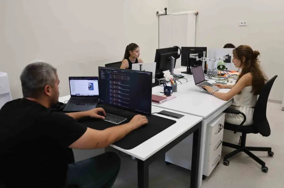 Kapadokya Üniversitesi Rektörü Prof. Dr. Karasar’dan gençlere çağrı: "Bilişim devrimini kaçırmayın"
