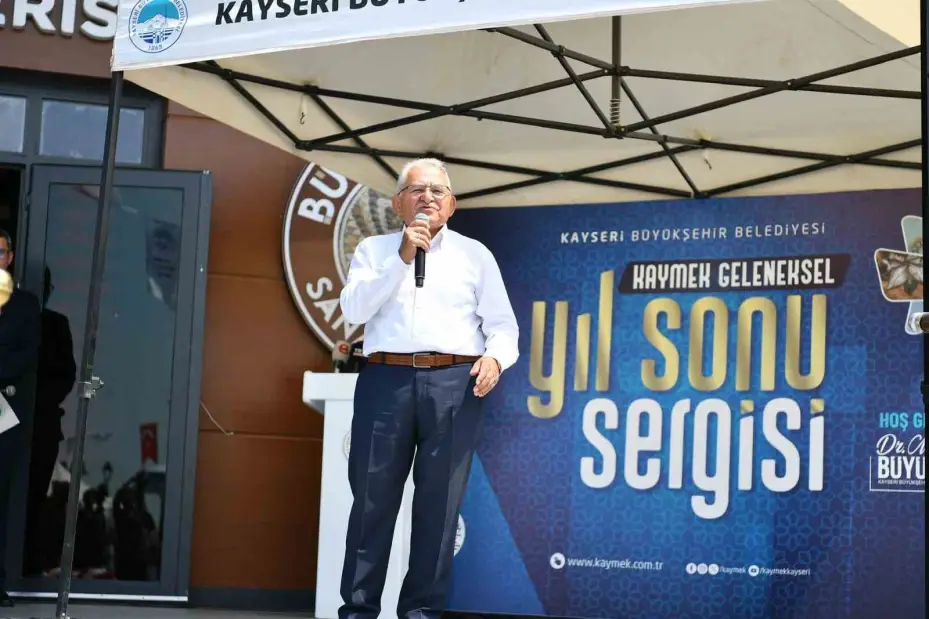 Başkan Büyükkılıç, KAYMEK Yılsonu Sergisi’ni açtı