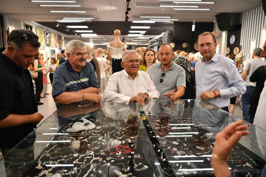 Başkan Büyükkılıç, KAYMEK Yılsonu Sergisi’ni açtı
