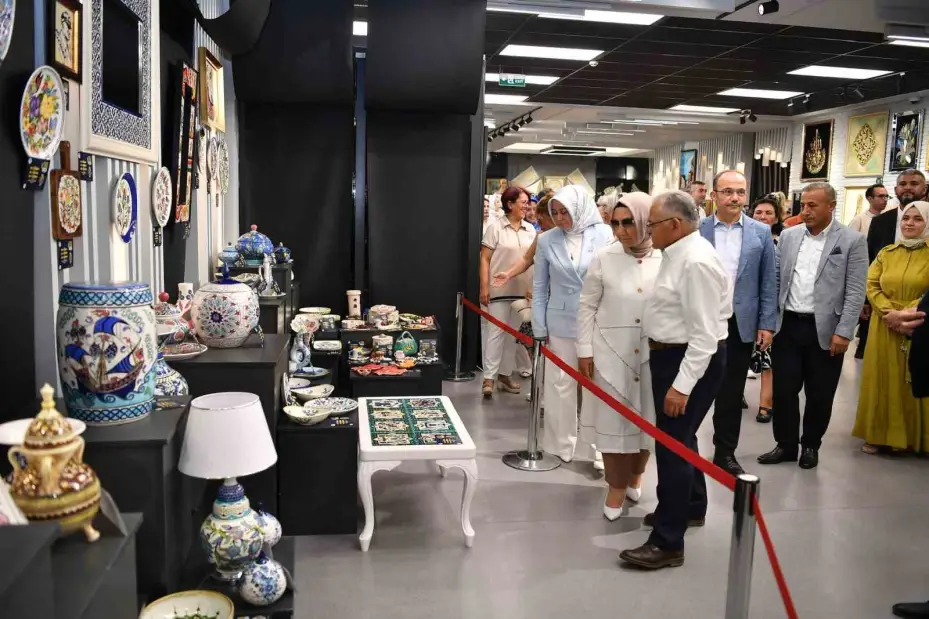 Başkan Büyükkılıç, KAYMEK Yılsonu Sergisi’ni açtı