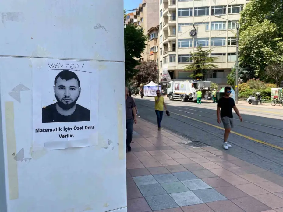 Özel ders ilanı üzerindeki ’wanted’ ibaresi görenleri gülümsetti