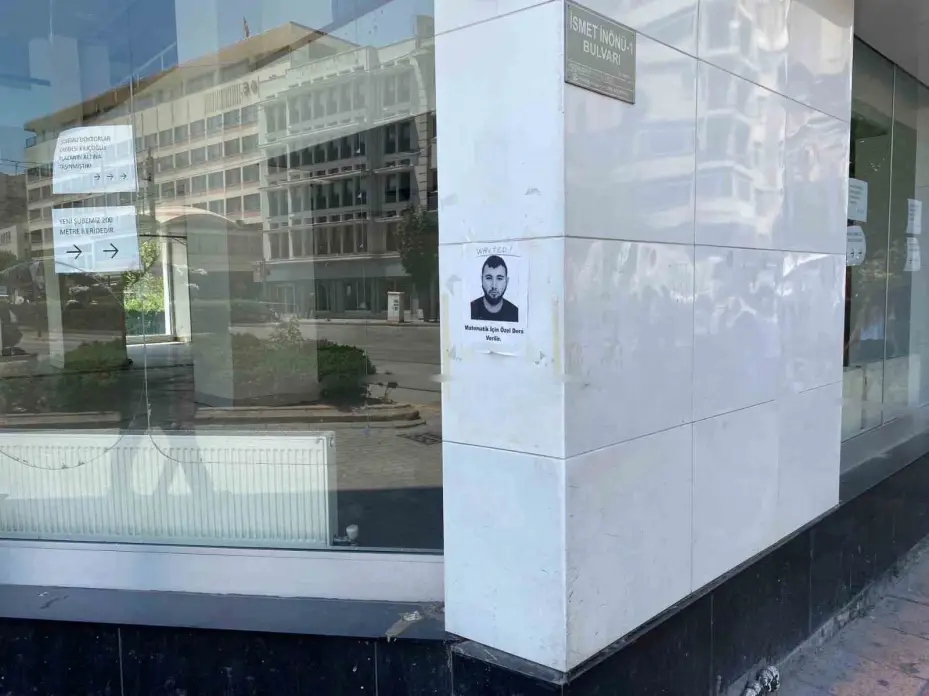 Özel ders ilanı üzerindeki ’wanted’ ibaresi görenleri gülümsetti