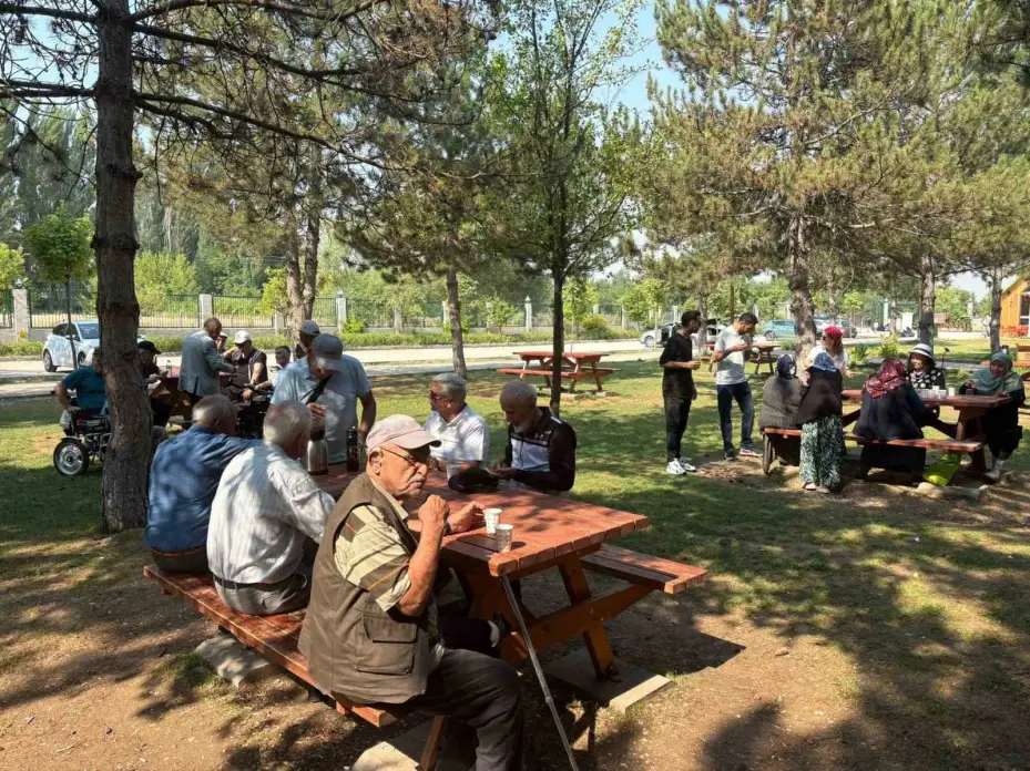 Yaşlılar için doğa yürüyüşü gerçekleştirildi