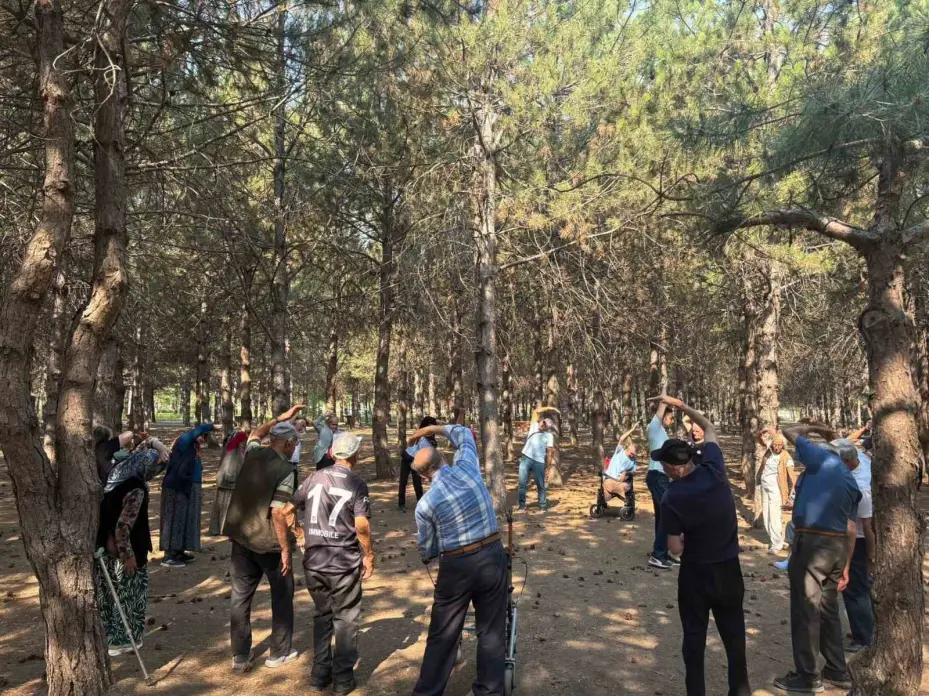 Yaşlılar için doğa yürüyüşü gerçekleştirildi