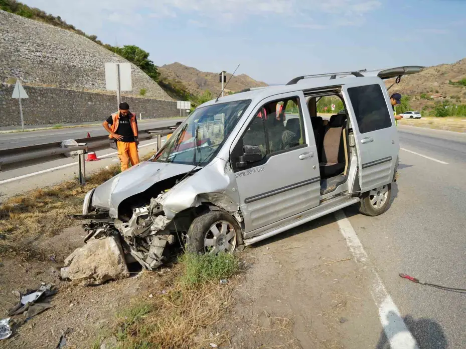 Cenaze yolunda kaza: 1 ölü, 1 yaralı