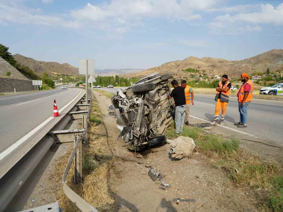 Cenaze yolunda kaza: 1 ölü, 1 yaralı