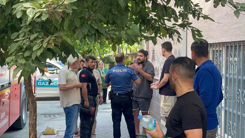 Zemin dairede yangın çıktı, 4 katlı bina boşaltıldı