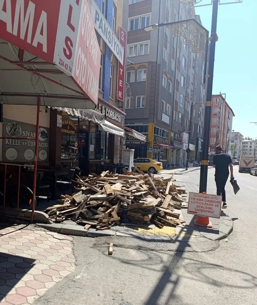 Sivas’ta kaldırımları işgal eden işletmelere 1 milyon 116 bin 815 TL para cezası kesildi