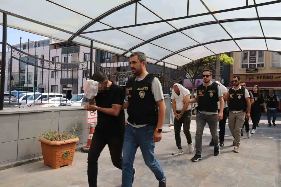 Dublör kullanarak arsa dolandırıcılığı yapan şüphelilere operasyon