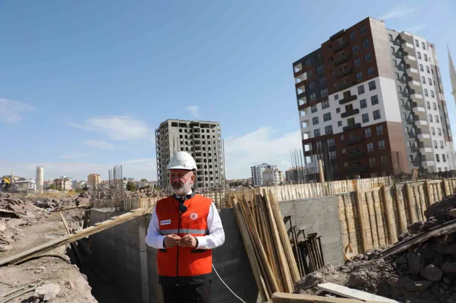 Başkan Çolakbayrakdar: "Kentsel dönüşümle ilçeye yeni bir hüviyet kazandırıyoruz"