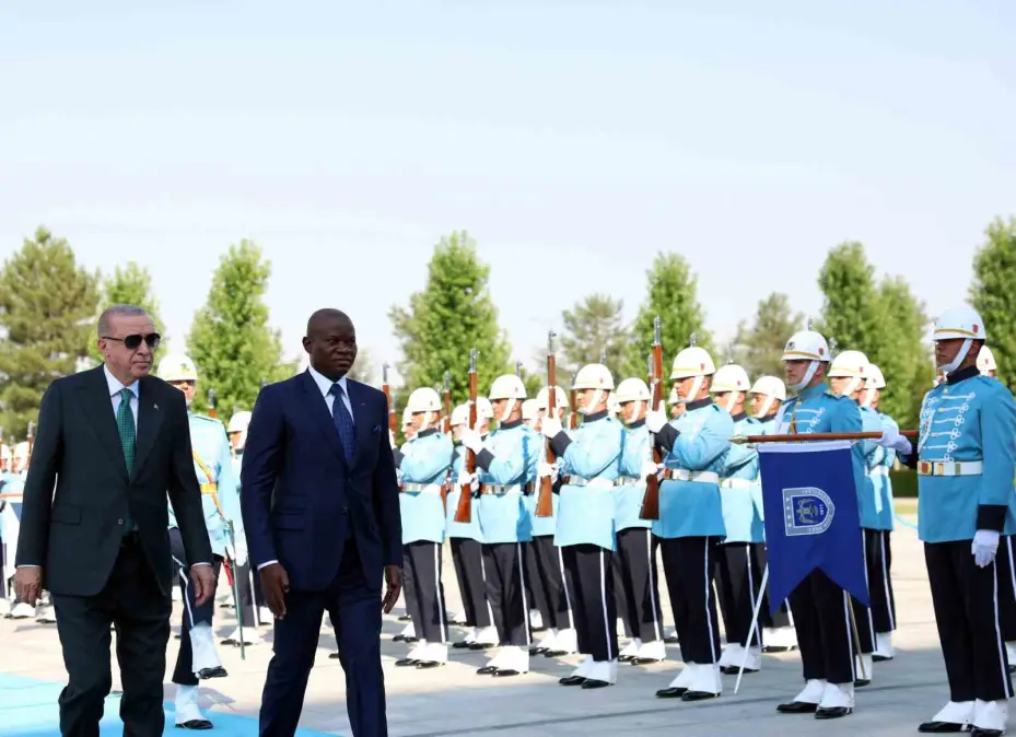 Cumhurbaşkanı Erdoğan, Gabon Cumhurbaşkanı Nguema’yı törenle karşıladı