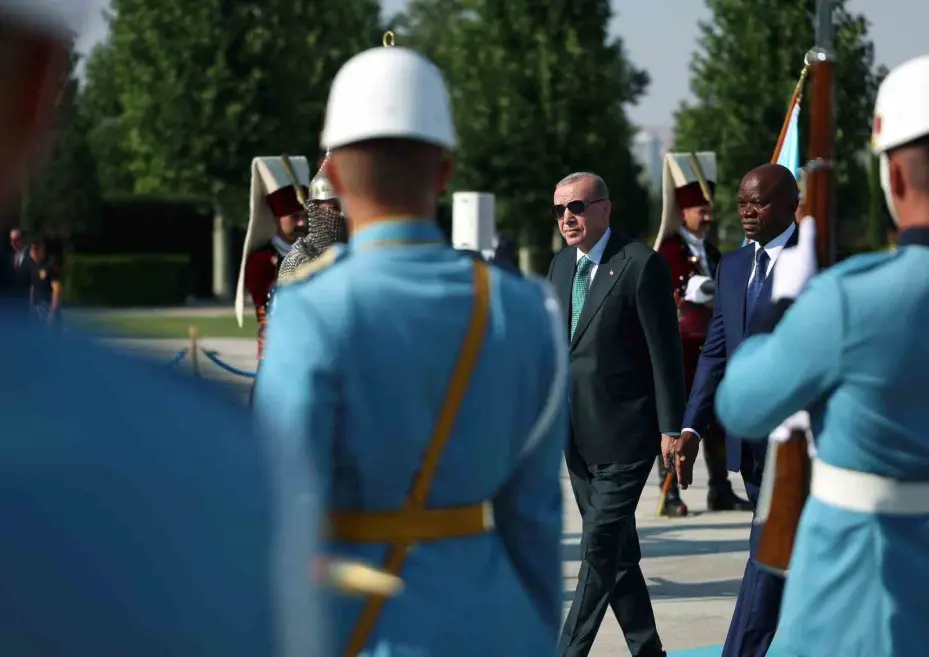 Cumhurbaşkanı Erdoğan, Gabon Cumhurbaşkanı Nguema’yı törenle karşıladı