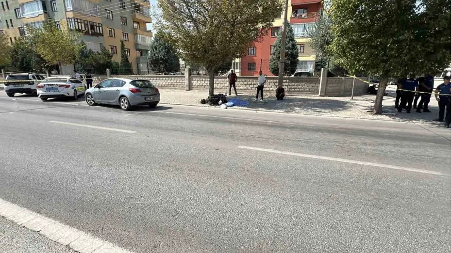 Konya’da motosiklet önce bisikletliye ardından ağaca çarptı: 2 ölü
