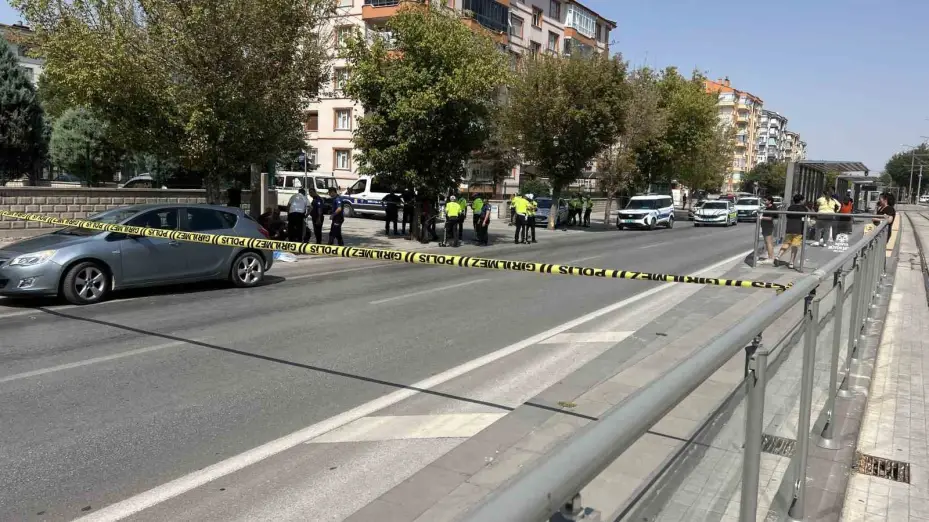 Konya’da motosiklet önce bisikletliye ardından ağaca çarptı: 2 ölü
