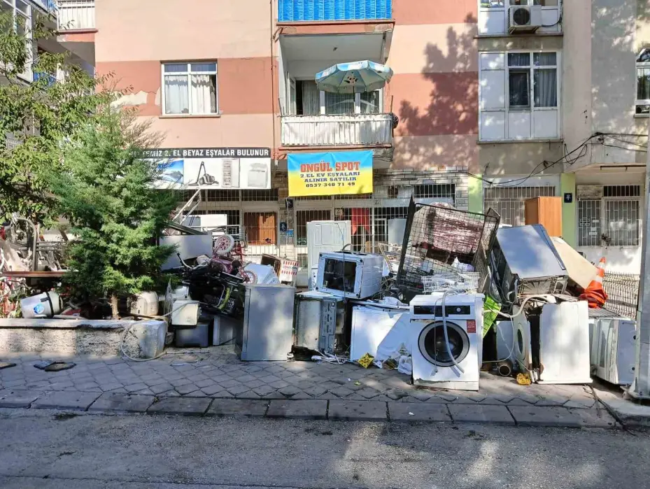 Ankara’da ev eşyası alan şahsın hem ödeme yapmadığı hem de dükkana saldırdığı iddiası