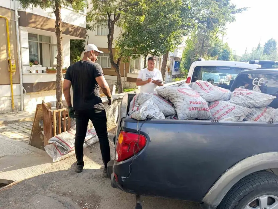 Beypazarı’nda dar gelirli ailelere kömür yardımı