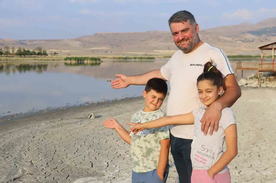 Gölde korkutan görüntü, yüzlercesi kıyıya vurdu