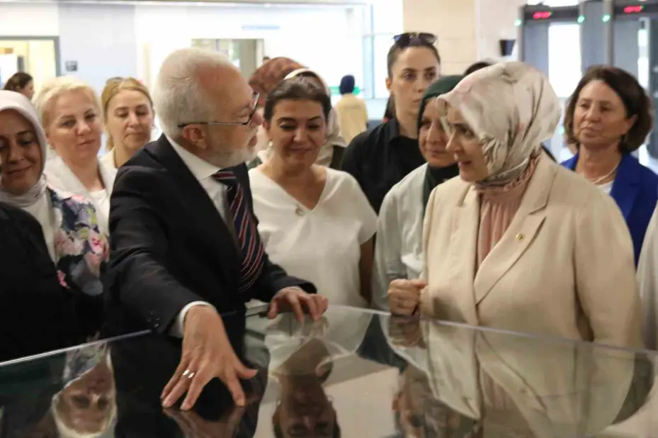 AK Parti İstanbul Milletvekili Ercan, orman yangınında yaralanan personeli hastanede ziyaret etti