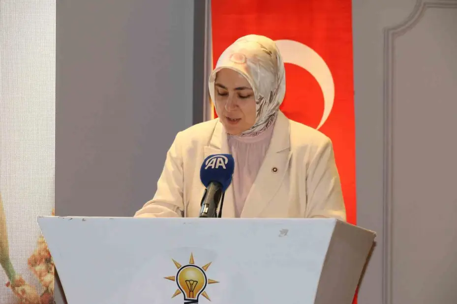 AK Parti İstanbul Milletvekili Ercan, orman yangınında yaralanan personeli hastanede ziyaret etti